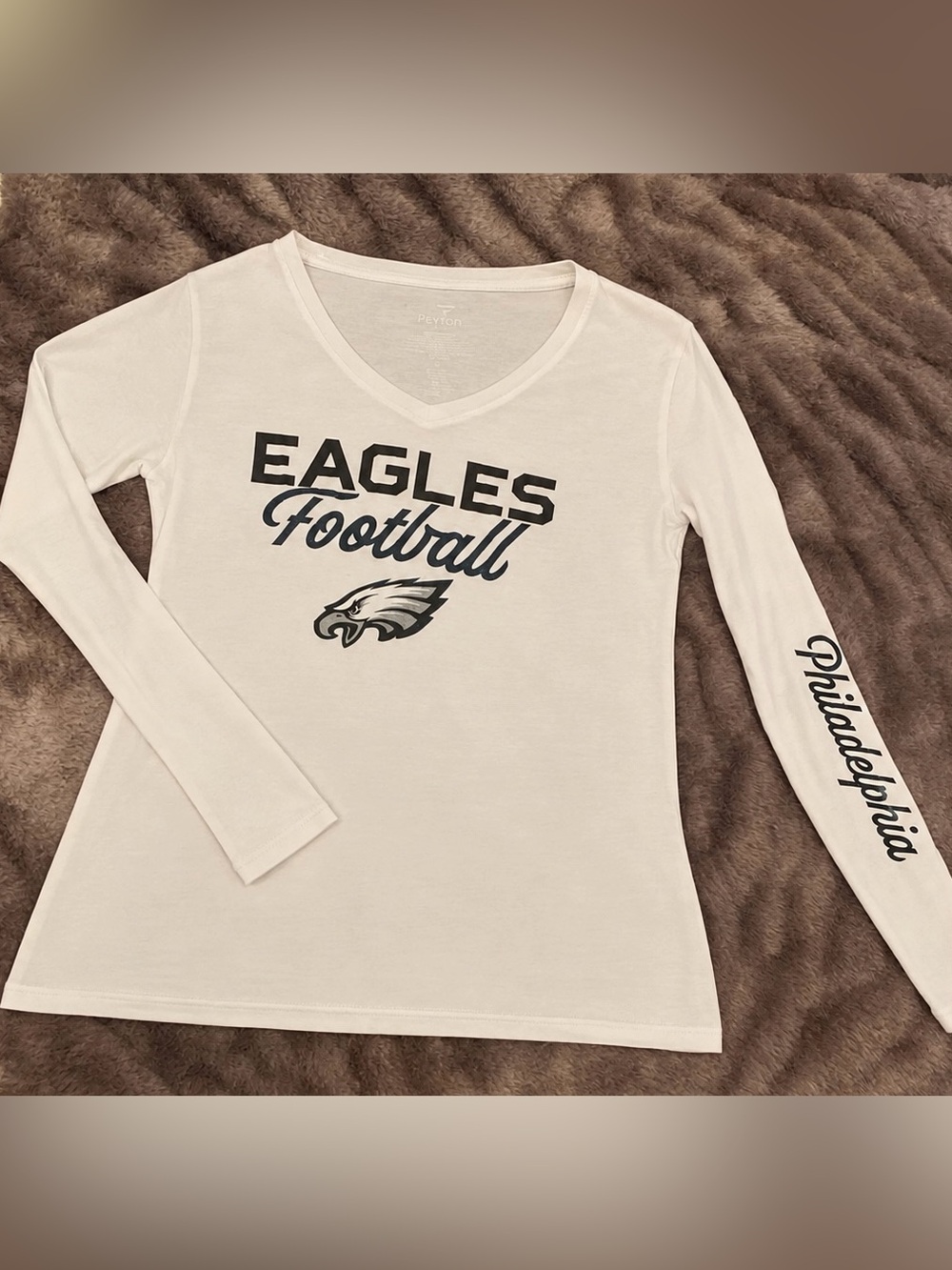 Women’s White Eagles Football V-Neck Long Sleeve🦅🏈💚